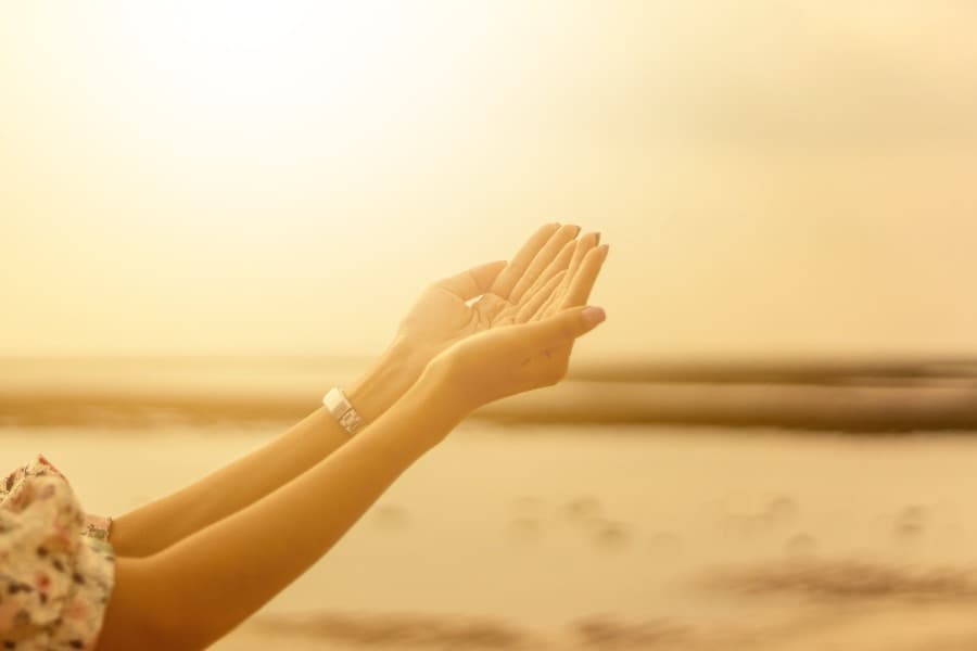 Oración de la mañana cristiana, comienza el día en manos de Dios